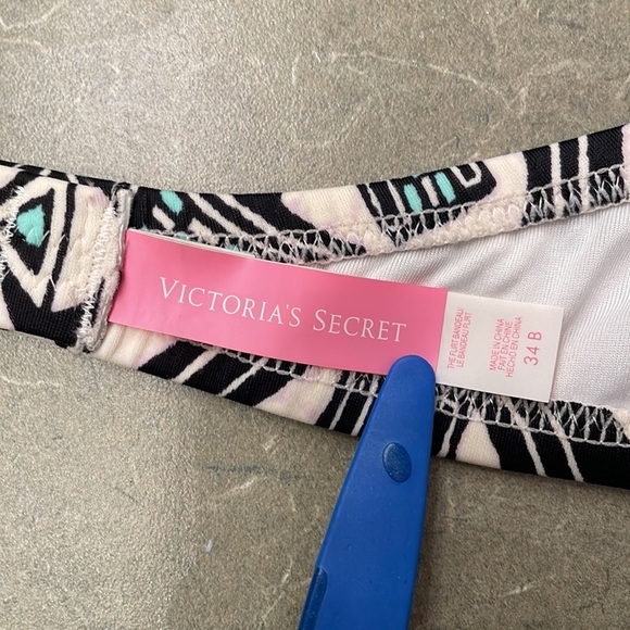 VICTORIA’S SECRET Strapless bikini swim top with mesh and clip in back. Size 34B - Picture 7 of 10